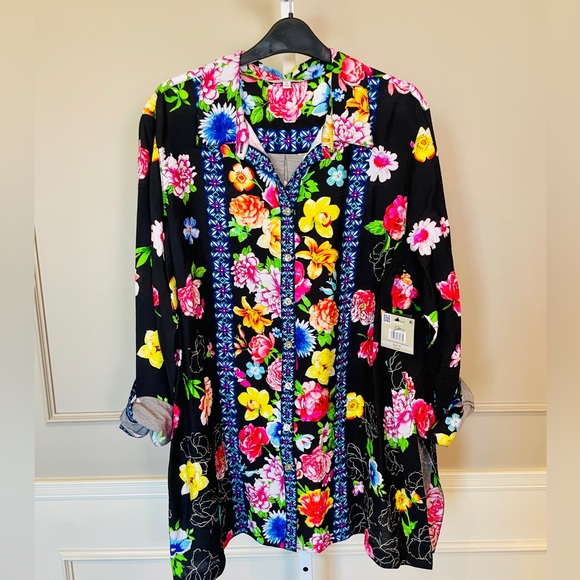 John Mark Tops - John Mark NWT 1X Tunic Black Floral Button Down High Contrast Roll Tab Bold $119